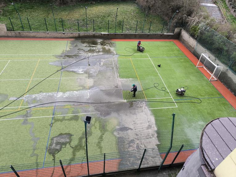 Čištění hřiště